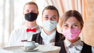 Заведения общепита, сотрудники которых вакцинировались, продлят часы работы