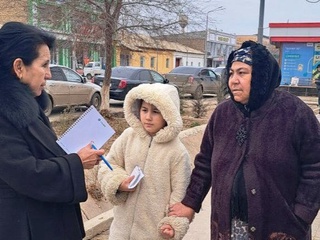 Депутат өз сайлаўшылары менен бирге