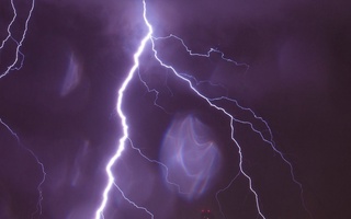 Hindistonda yashin urishi oqibatida sakkiz kishi hayotdan ko'z yumdi