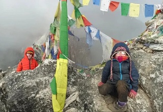 Тўрт ёшли қиз Ҳимолай тоғидаги 5364 метр баландликни забт этди