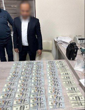 100 ming dollar pora talab qilgan “Oʻzenergoinspeksiya” xodimi ushlandi