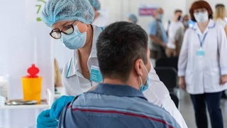 В Москве началась вакцинация трудовых мигрантов