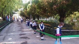 После 6-месячного перерыва сегодня 329 школ приняли своих учеников