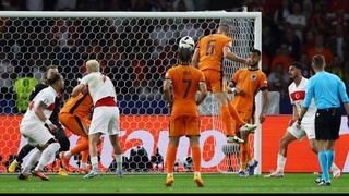 Нидерланды проходят Турцию на классе и везении тоже