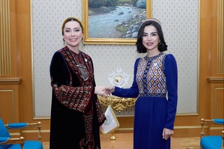 Саида Мирзиёева Огулжаҳон Атабаевага миннатдорлик билдирди
