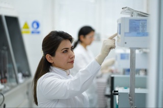 Oilaviy poliklinika laboratoriyasida necha turdagi tahlillar amalga oshiriladi?