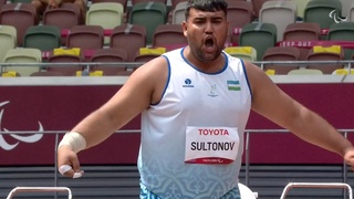 Элбек Султонов Ўзбекистон делегациясига учинчи олтин медални тақдим қилди