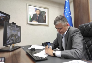 Вазир чимбойлик ёшлар билан онлайн мулоқот қилди