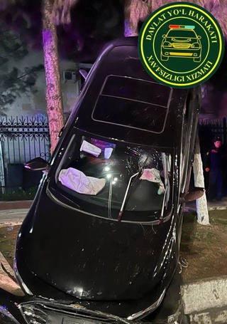 Яккасарой туманида содир бўлган ЙТҲ: тўсиққа урилган автомобиль ҳайдовчиси шифохонада