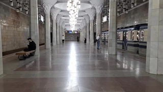 Жолаушы метро пойызы вагонының есіктерін істен шығарды