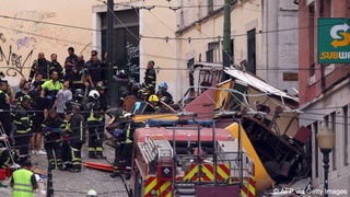 Дар Лиссабон бар асари суқути фуникулер 15 нафар ҳалок шуданд