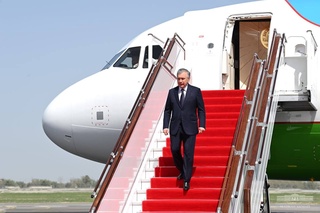 Shavkat Mirziyoyev arrives in Samarkand