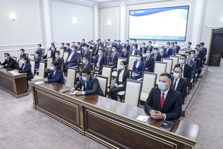 Андижонлик “кeлажак лидeрлари”га сертификатлар топширилди