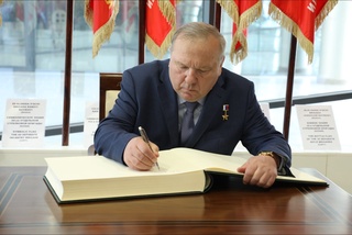 Владимир ШАМАНОВ: Ўзбекистондаги яхши ўзгаришлар, туб ислоҳотларни кузатиб ҳам қувонаман, ҳам фахрланаман