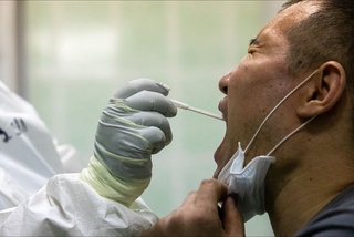 Гиёҳвандлик воситасини сотаётган шахс короновирусга чалинганлиги аниқланди