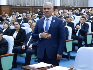 Ботир Зарипов Бухоро вилояти ҳокими лавозимига тасдиқланди