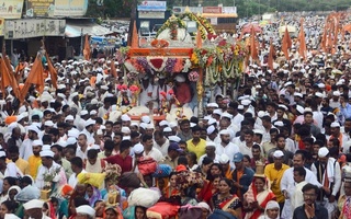 Ҳиндистонда диний маросим чоғида юз берган тиқилинч туфайли камида 27 киши ҳаётдан кўз юмди