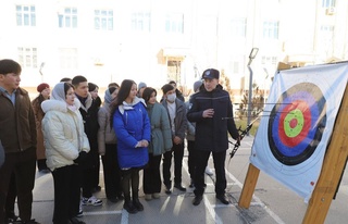 Миллий гвардия ҳәм институт жаслары өз-ара сәўбетлести