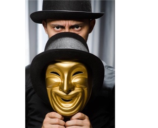 Актёрнинг "саҳна маҳорати" ва қоровул бўлиб ишлаши ҳақидаги найранг ва ҳийлалари иш бермади