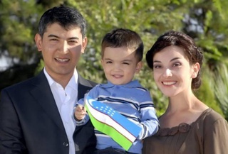 В Узбекистане определен порядок награждения знаком «Ибратли оила»