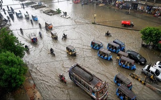 Покистонда сув тошқини туфайли камида 24 киши ҳаётдан кўз юмди