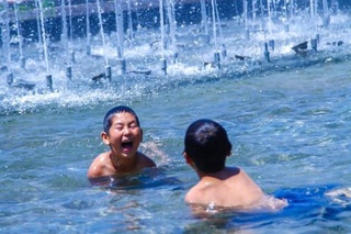 Эксперт: купание в фонтанах опасно для здоровья