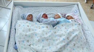 Yunusobodda yosh oila 4 nafar egizak farzandli boʻldi