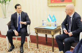 С.Умурзақов Қазақстан Республикасы Премьер-министрінің орынбасары Р.Склярмен кездесті