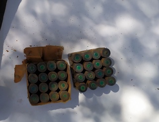 Дарахт шох-шаббалари орасига яширилган патронлар фош бўлди