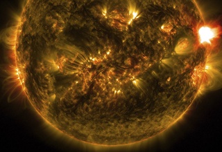 Quyoshda ikki bor kuchli chaqnash yuz berdi