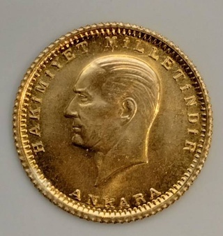 Таможенники Самарканда задержали пассажира с двумя древними золотыми монетами при вылете в Стамбул