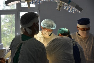 Qarshida ilk bor murakkab transplantatsiya jarrohlik amaliyoti muvaffaqiyatli bajarildi