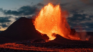 Рейкьявикдан 30 километр узоқликдаги вулқон ҳаракатга келди, бунгача мазкур ҳудудда зилзила содир бўлганди