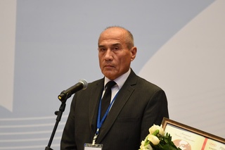 Ўзбек адабиётшунос олими Чингиз Айтматов номидаги мукофот билан тақдирланди