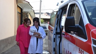 Тошкент шаҳрида ўтган 6 ойда 3 нафар она фарзандини “Тез ёрдам” машинасида дунёга келтирган