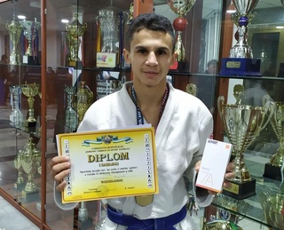 Қибрайлик ўқувчи Ўзбекистон чемпиони