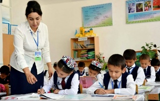 Өзбекстанда мектеп оқушыларының оқу жүктемесі азайтылды