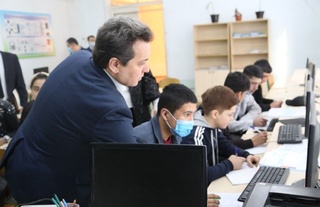 Xalq taʼlimi vaziri Namangandagi “qizil” toifadagi maktablar holatini oʻrgandi