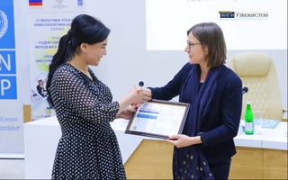 Халқаро экспертлар илк бор “Ишга марҳамат” мономаркази битирувчиларига маҳорат паспортларини топширди