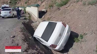 На перевале «Камчик» автомобиль «Cobalt» съехал в кювет