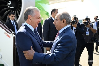 Президенти Ӯзбекистон ба Фузулӣ омад