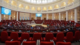 Парламент Узбекистана продлил срок обсуждения законопроекта о поправках в Конституцию до 15 июля