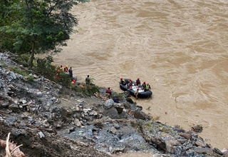 Непал: иккита автобус дарёга тушиб кетди, камида 55 нафар йўловчи бедарак йўқолди