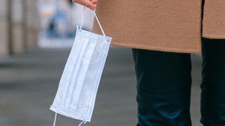 Фуқароларга очиқ ҳавода ниқоб тақмасликка рухсат берилади