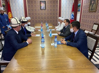 Дин ишлари бўйича қўмита раиси ва муфтий Усмонхон Алимов Қирғизистонга ташриф буюрди