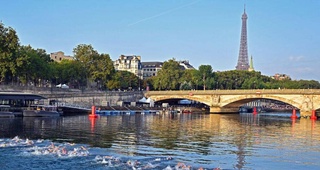 Париж-2024: на Олимпиаде отменили второй тренировочный заплыв триатлонистов из-за плохого качества воды в Сене