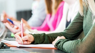 Abituriyentlardan bu yilgi test sinovlariga yangi tahrirdagi Konstitutsiya asosida tayyorgarlik koʻrishlari soʻraldi