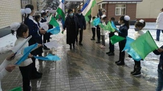 Ўқувчиларни ташқарига иссиқ кийимсиз чиқариб қўйган мактаб директори ва унинг ўринбосари лавозимидан озод этилди