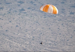 Бенну астероидидан тупроқ намуналарини олган капсула Ерга қайтди