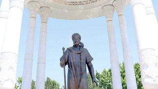 Озаривший путь к человеческим сердцам